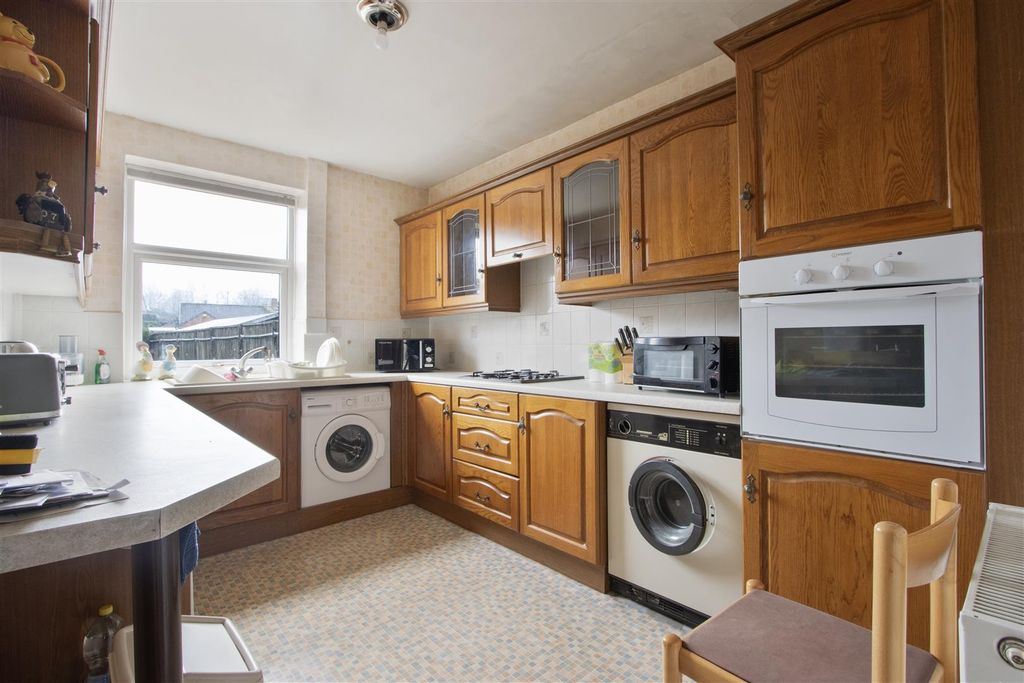 Property photo 3 of 15 Kitchen