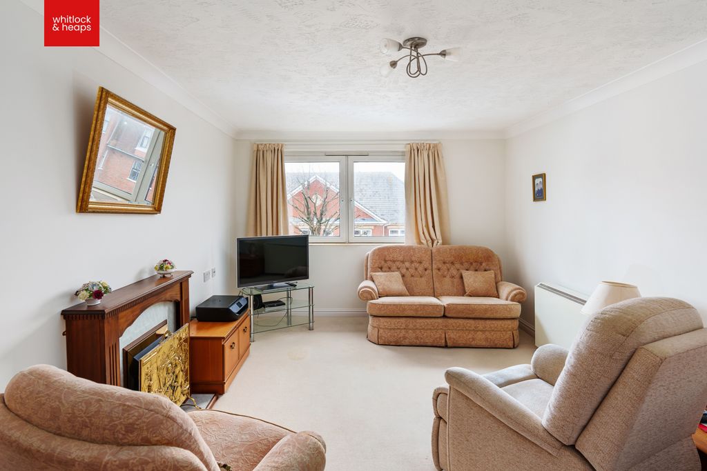 Property photo 3 of 11 liv 2