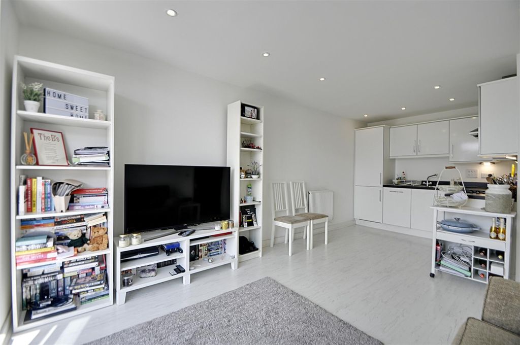 Property photo 2 of 8 2