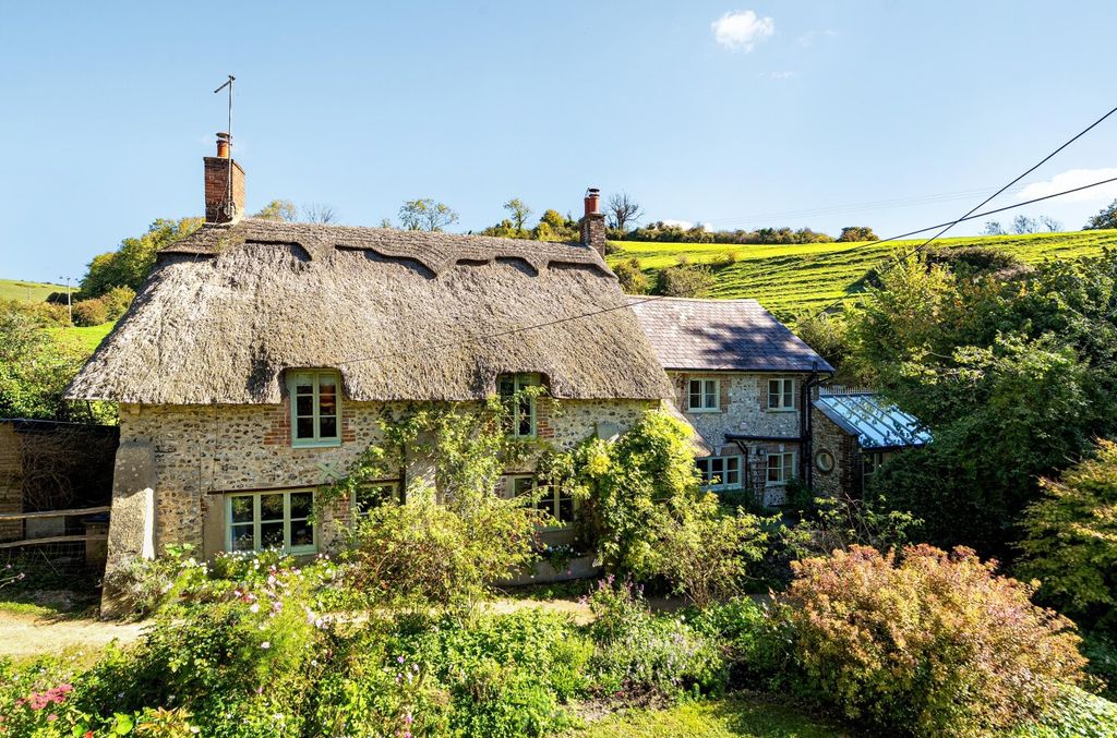 Property photo 1 of 26 1360455-1-68Dbd70...