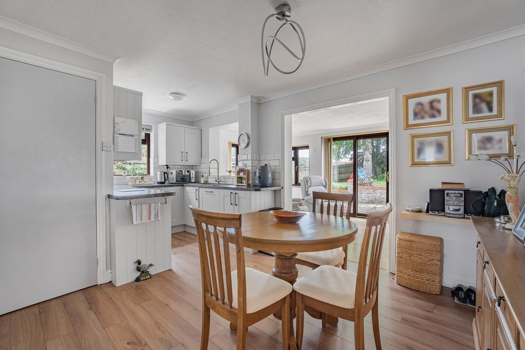 Property photo 3 of 19 Kitchen/Dining Room