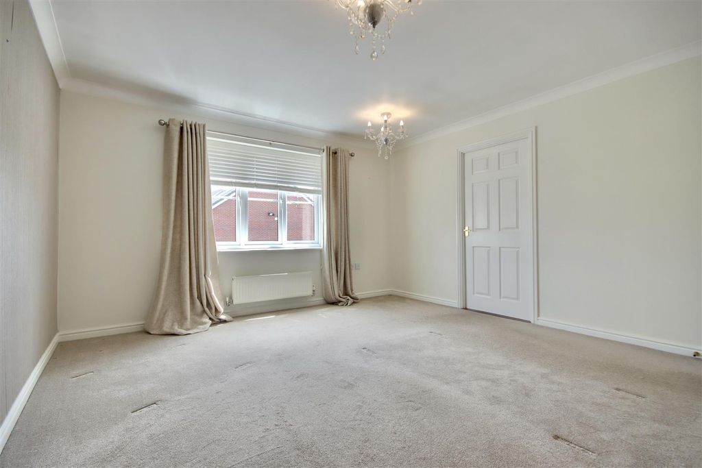 Property photo 2 of 10 592D7F00-238D-43F2-Acb5-C3CE2E9A9Eba_1_201_A.Jpeg