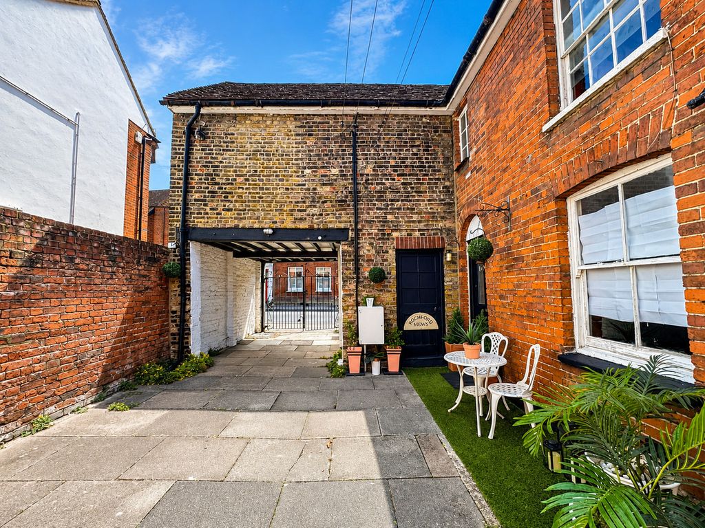 Property photo 2 of 27