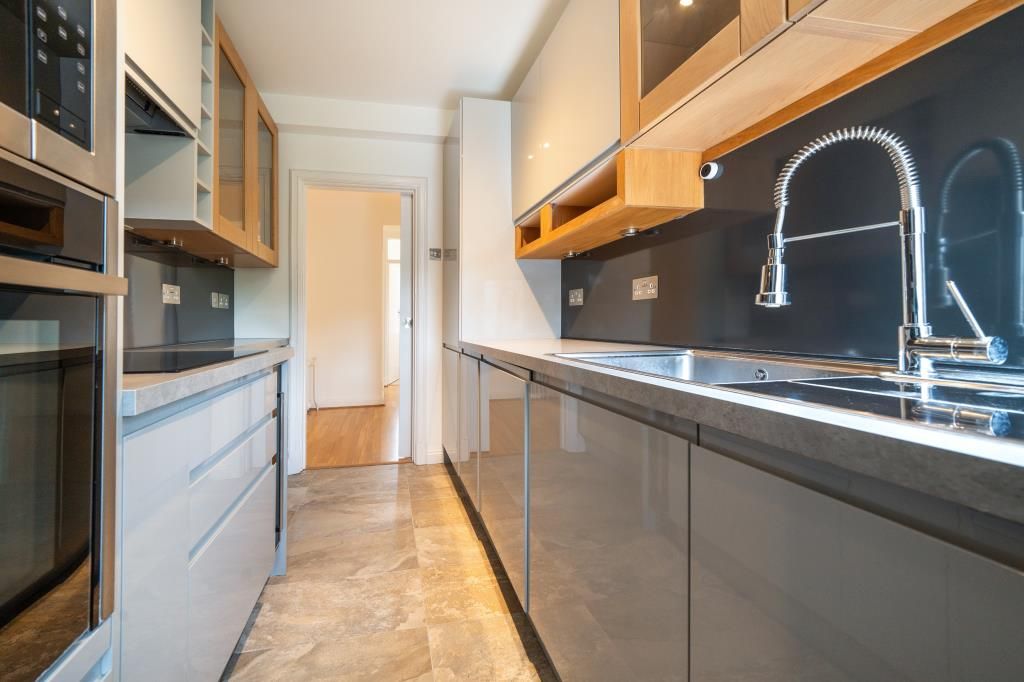 Property photo 3 of 11 Kitchen