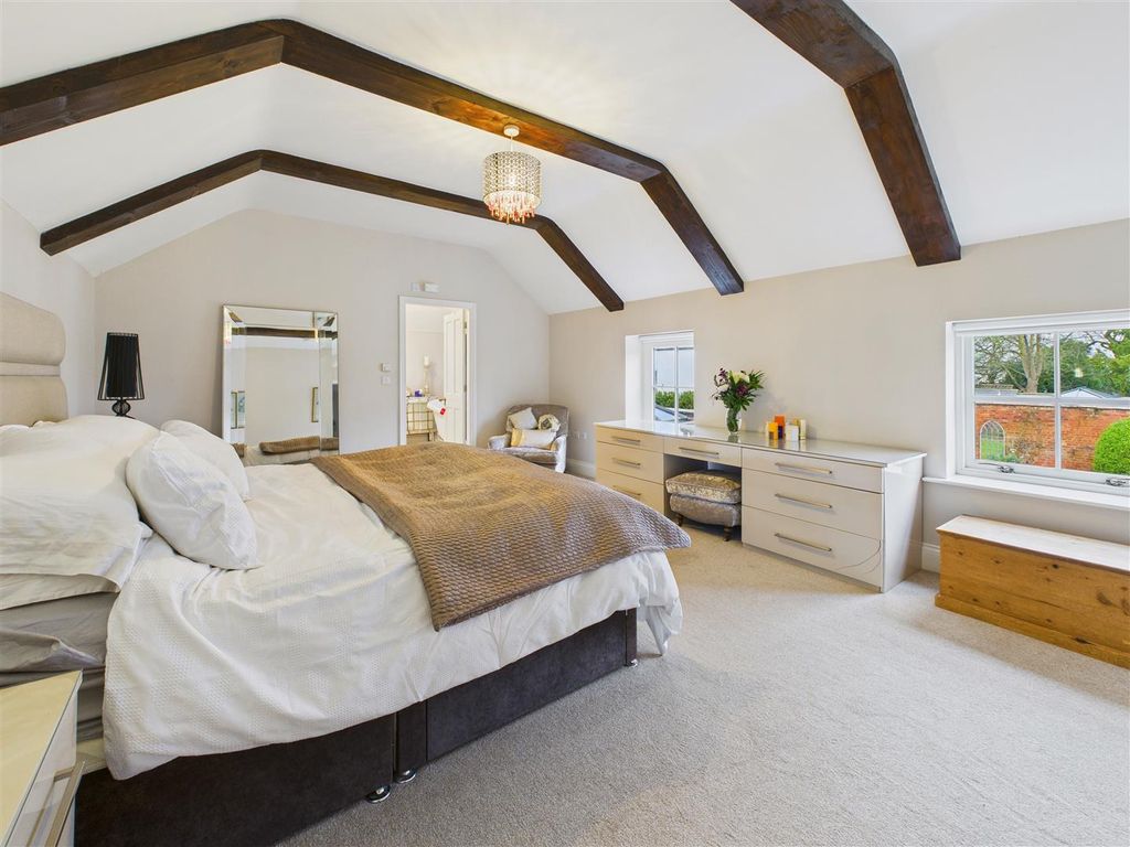 Property photo 3 of 28 Bedroom Suite