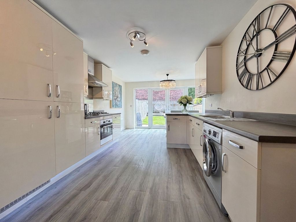 Property photo 3 of 19 Family Dining Kitchen