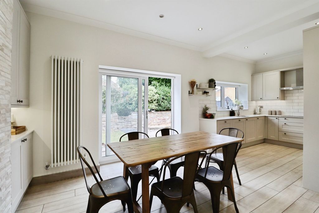 Property photo 3 of 28