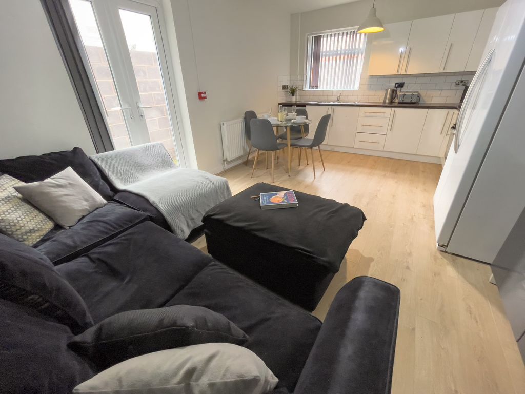Property photo 2 of 7 25 Sheil 17