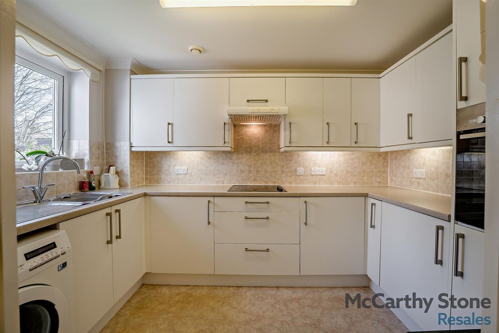Property photo 3 of 16 8642684-Interior08-800.Jpg