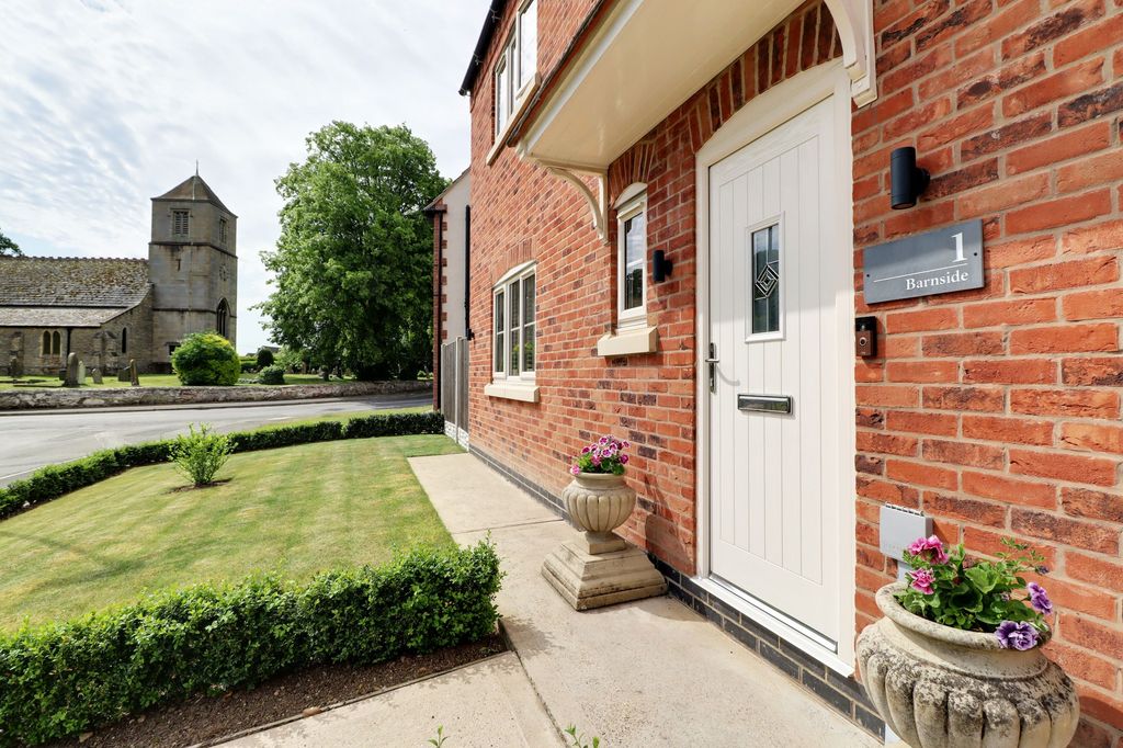 Property photo 2 of 33