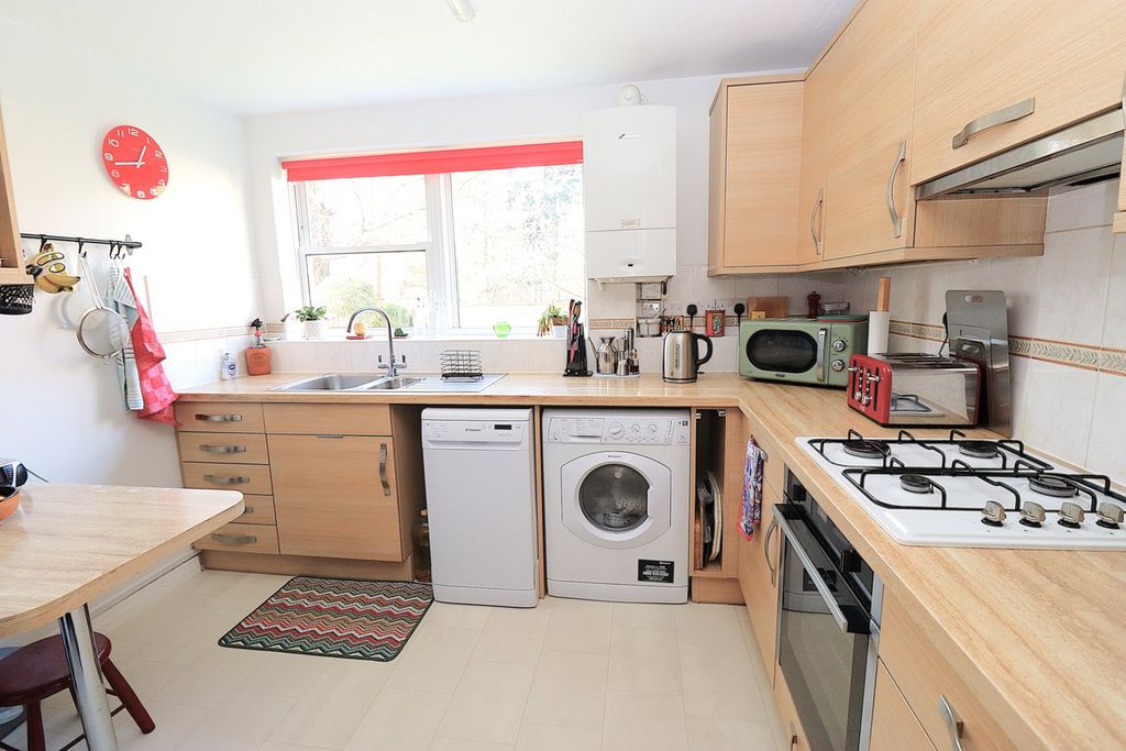 Additional image 6 of 3 bed flat for saleRapallo Close, Farnborough GU14