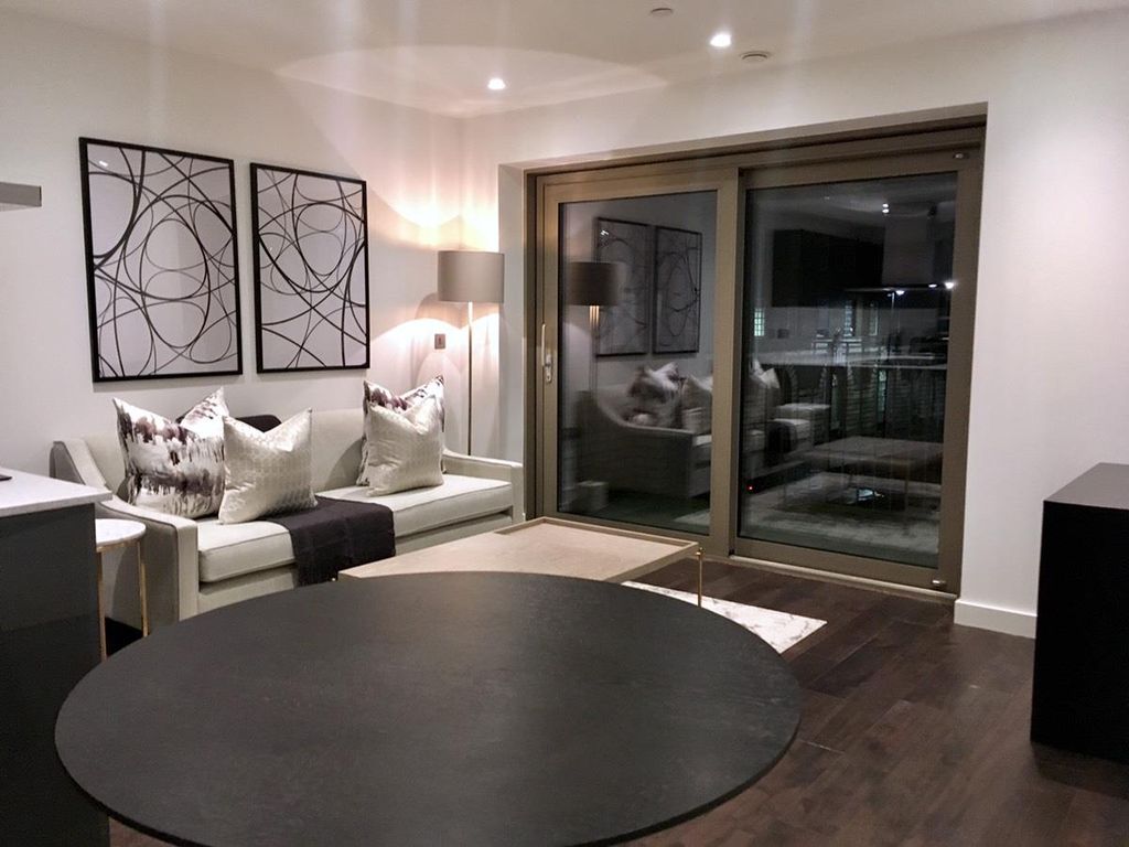 Property photo 1 of 11 Royal Mint Gardens 2.Jpg