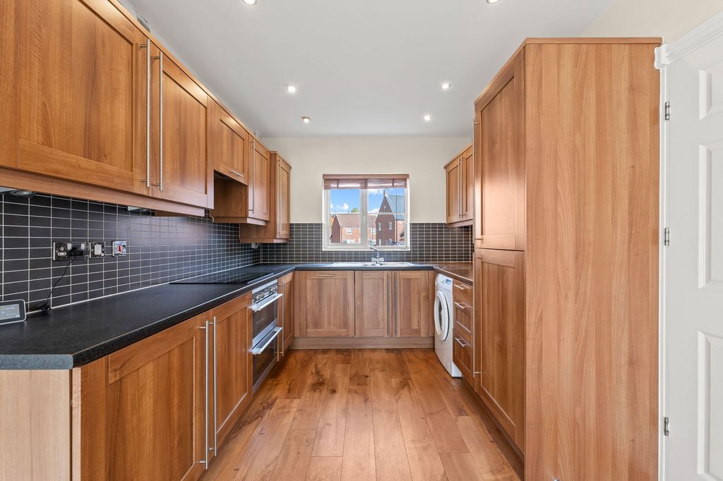 Property photo 3 of 31