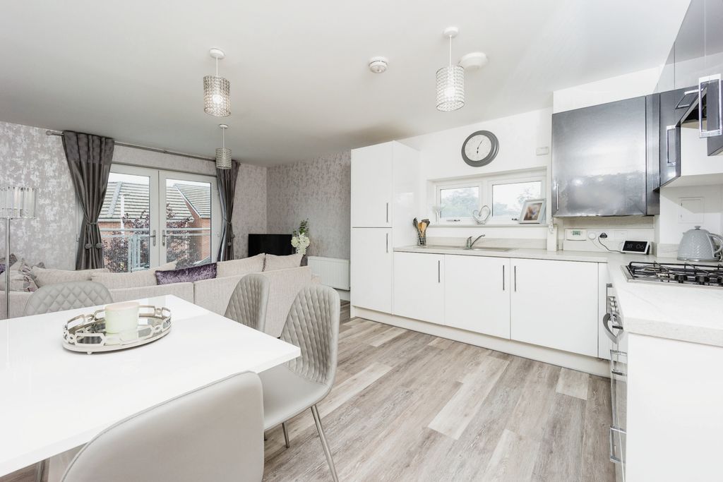 Property photo 1 of 15 Kitchen/Living