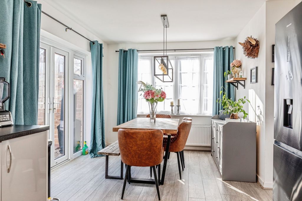 Property photo 2 of 21 Kitchen / Dining Room
