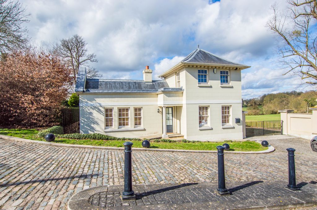 Property photo 2 of 28