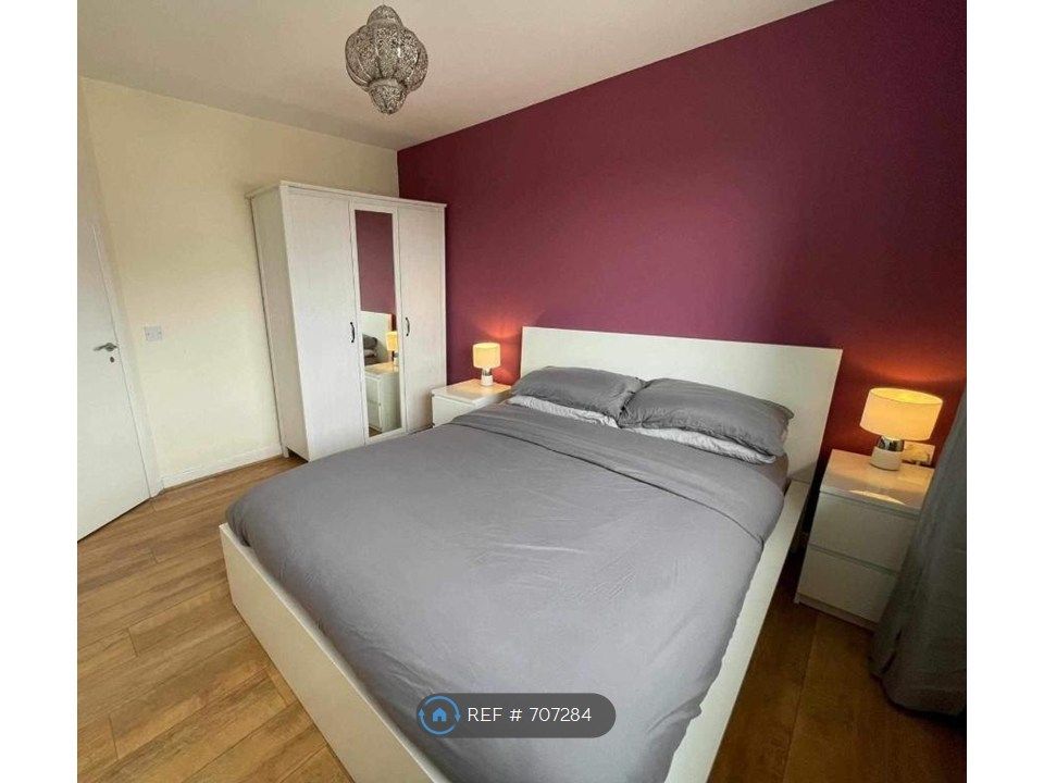 Property photo 2 of 17 Bedroom