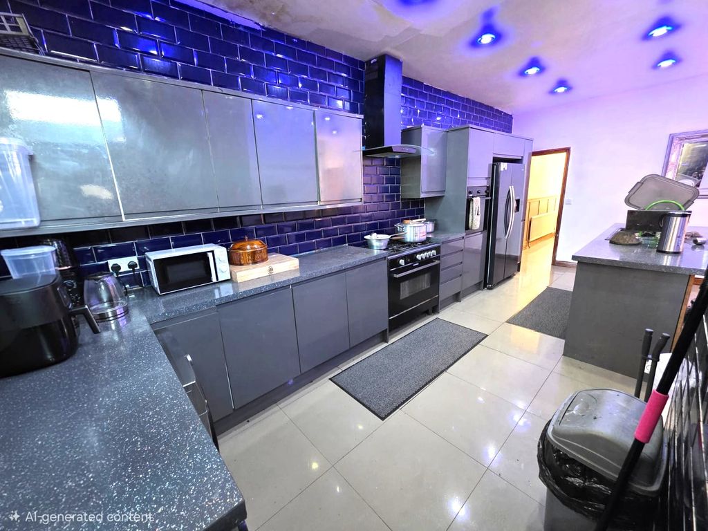 Property photo 3 of 12 7