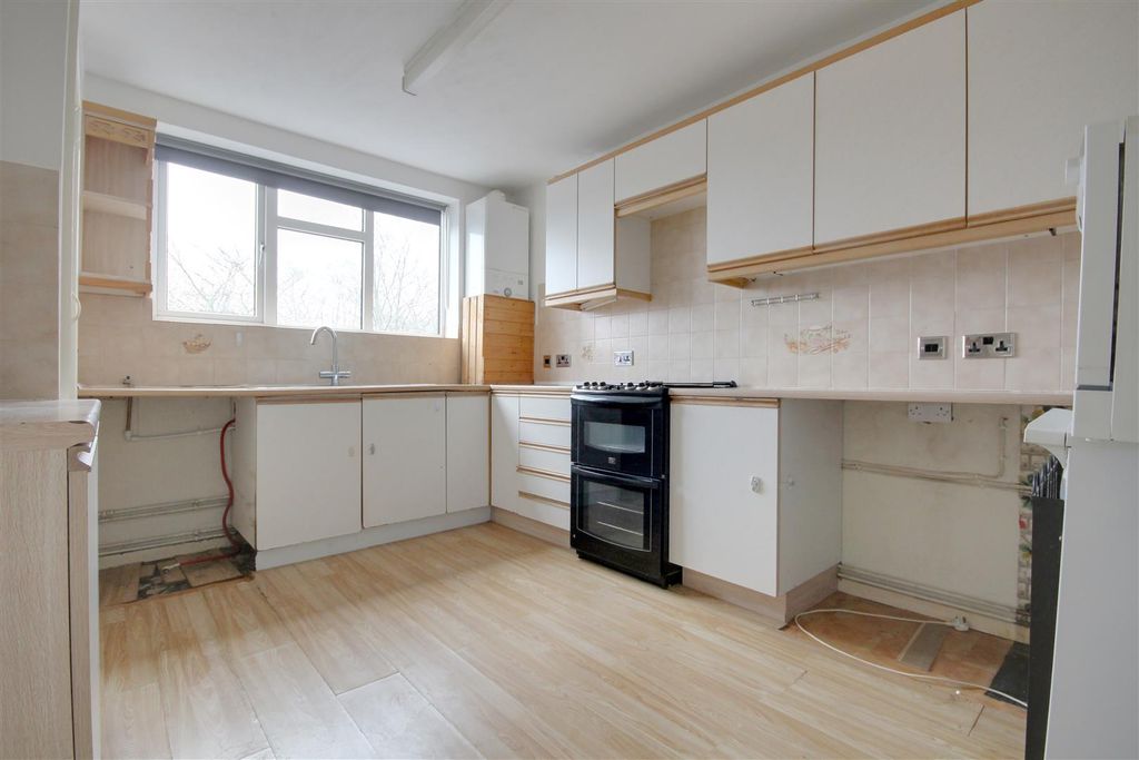 Property photo 2 of 5 Kitchen.Jpg