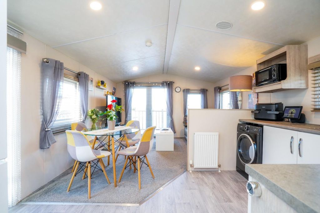 Property photo 3 of 19 55 Fine Country Lodges, Bubwith, Dn14 7Ny_Dsc04395