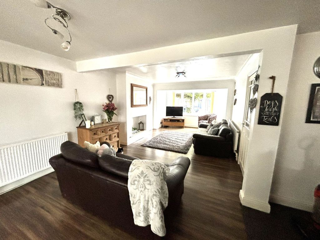 Property photo 2 of 17 Open Plan