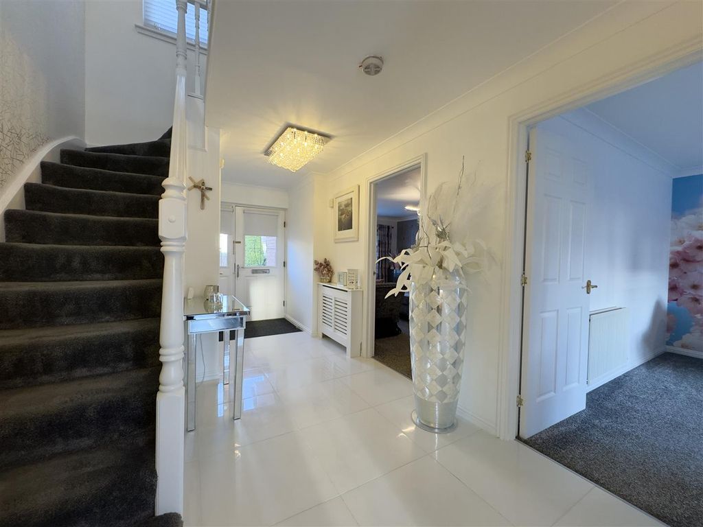 Property photo 2 of 29 Hallway