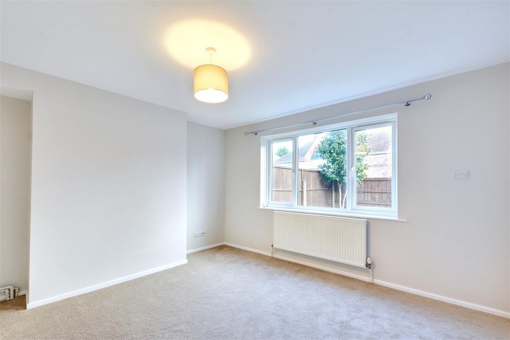 Property photo 2 of 8 Lounge.Jpeg