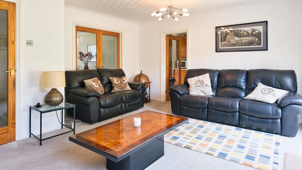 Property photo 3 of 10 Living Room