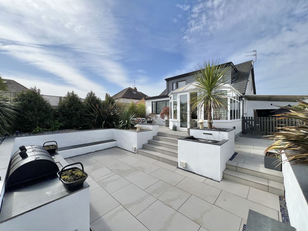 Property photo 2 of 26