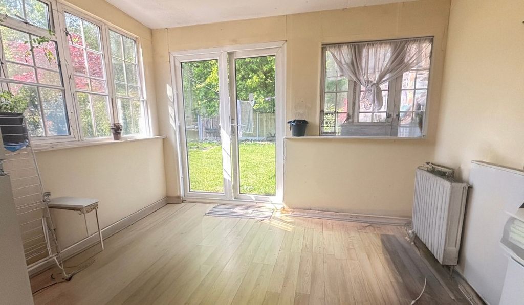 Property photo 3 of 10 Sun Room