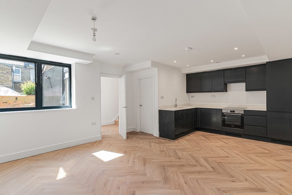 Property photo 1 of 25 Kitchen/Dining