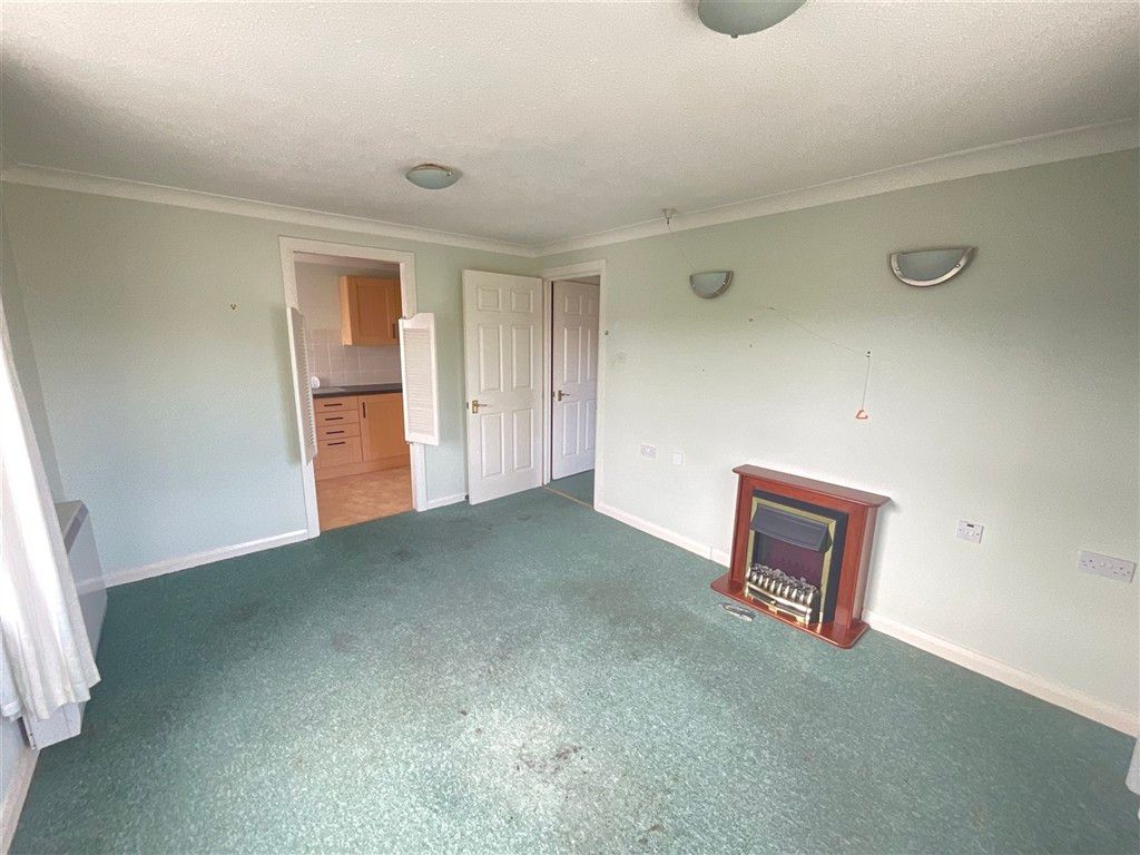 Property photo 1 of 10 Lounge