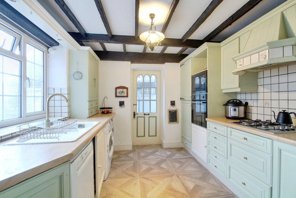 Property photo 3 of 25