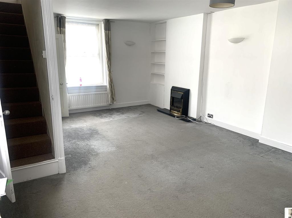 Property photo 2 of 9 Lounge