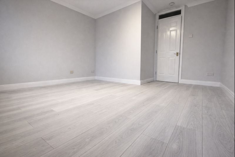 Property photo 3 of 9 Photo 5