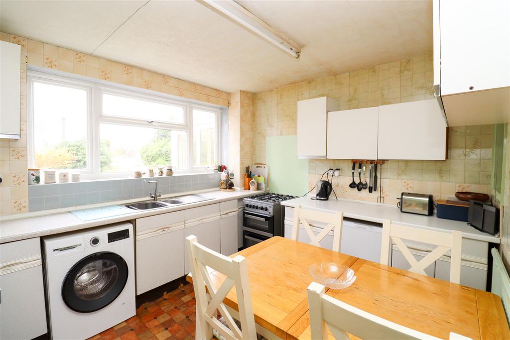 Property photo 3 of 17 Kitchen