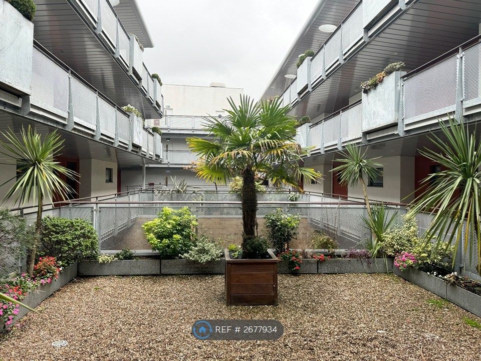 Property photo 2 of 28