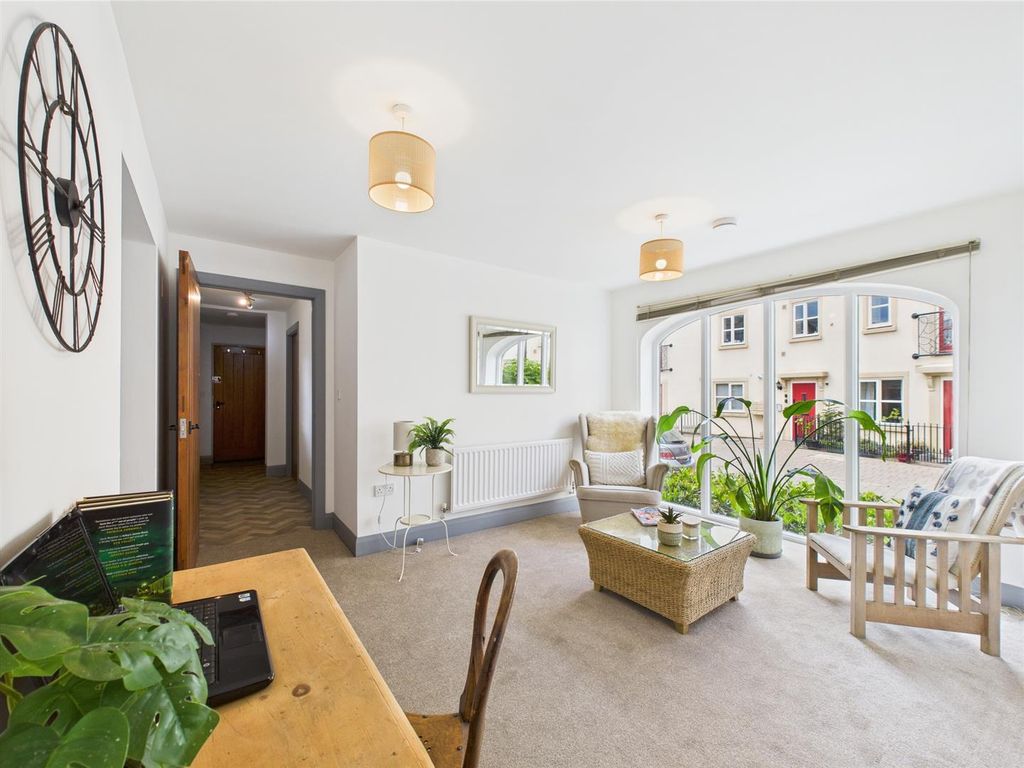 Property photo 1 of 11 Lounge