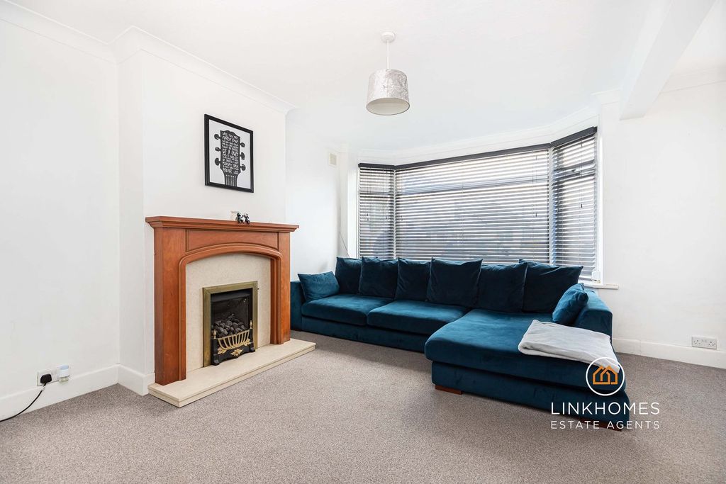 Property photo 2 of 23