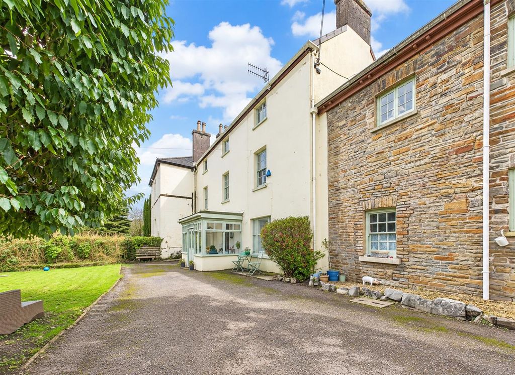 Property photo 2 of 24 1d7B121F-57B1-4780-80Da-577E93659B34 (1).Png