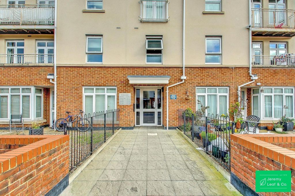 Property photo 2 of 11 Front (Exterior)