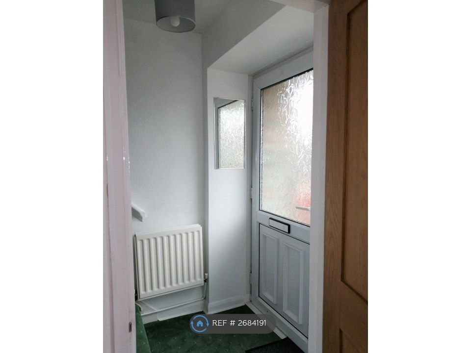 Property photo 3 of 8 Hall