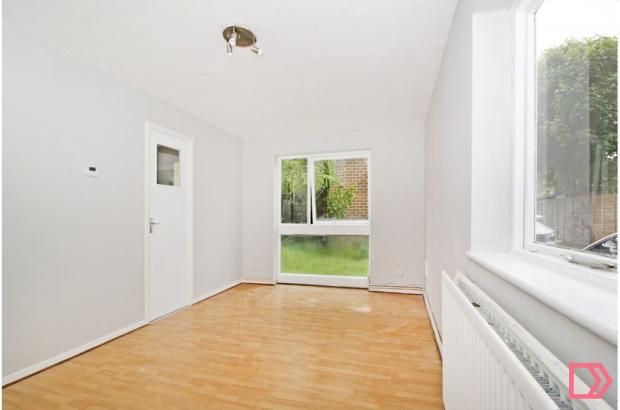 Property photo 2 of 9 190520231_Pads_Flat