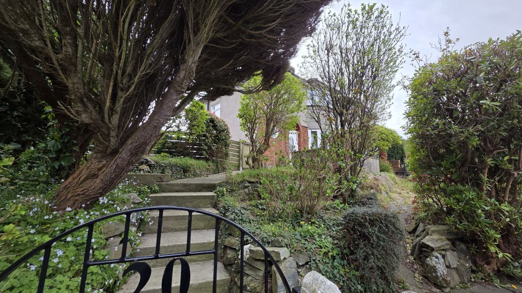 Property photo 2 of 21