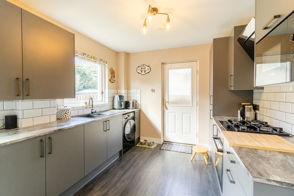 Property photo 3 of 20 Kitchen