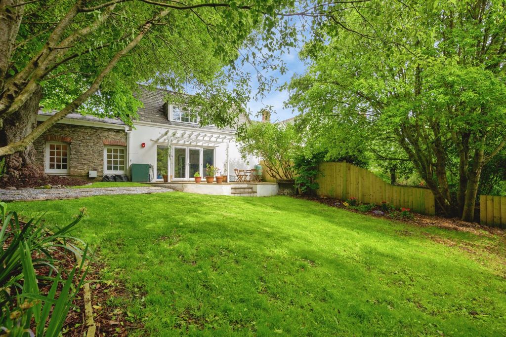 Property photo 1 of 28