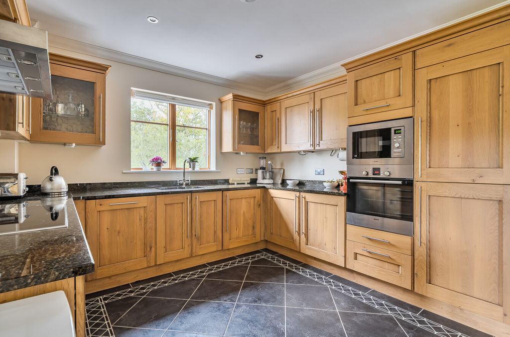 Property photo 2 of 12 1369336-13-68F22B...