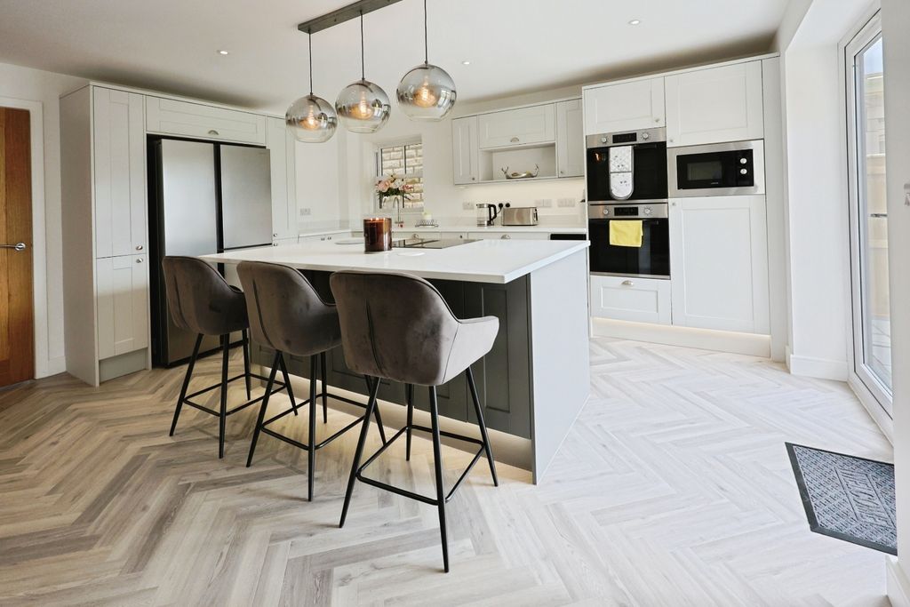 Property photo 3 of 29 Pbox-Img.Jpg
