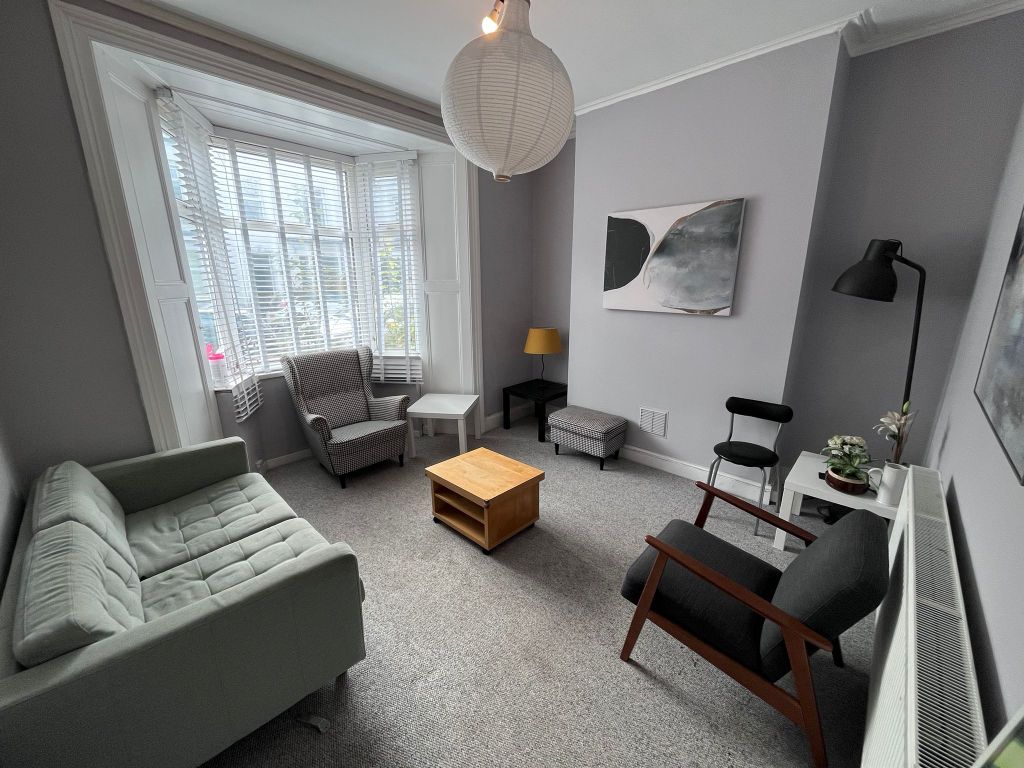 Property photo 2 of 11 Lounge