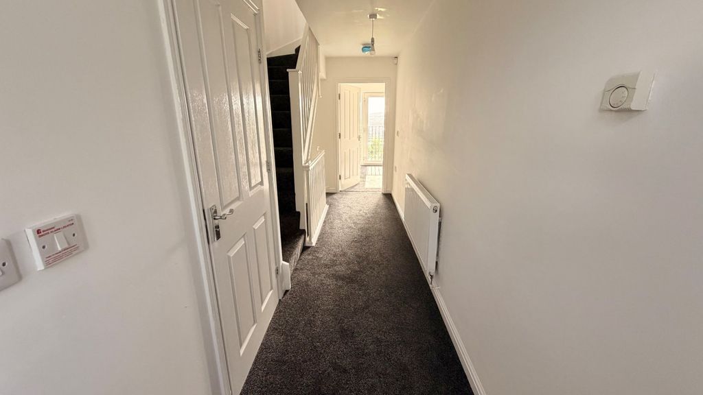 Property photo 3 of 11 Picture No. 10